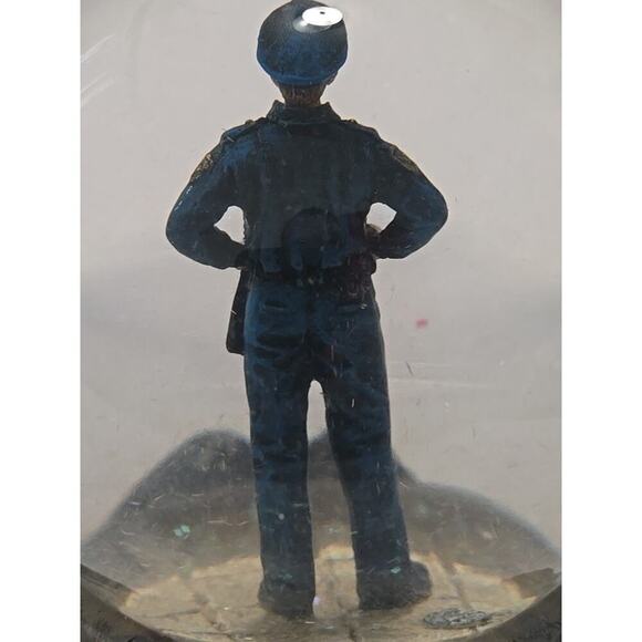 Police Department Musical Snow Globe USA - Picture 7 of 16